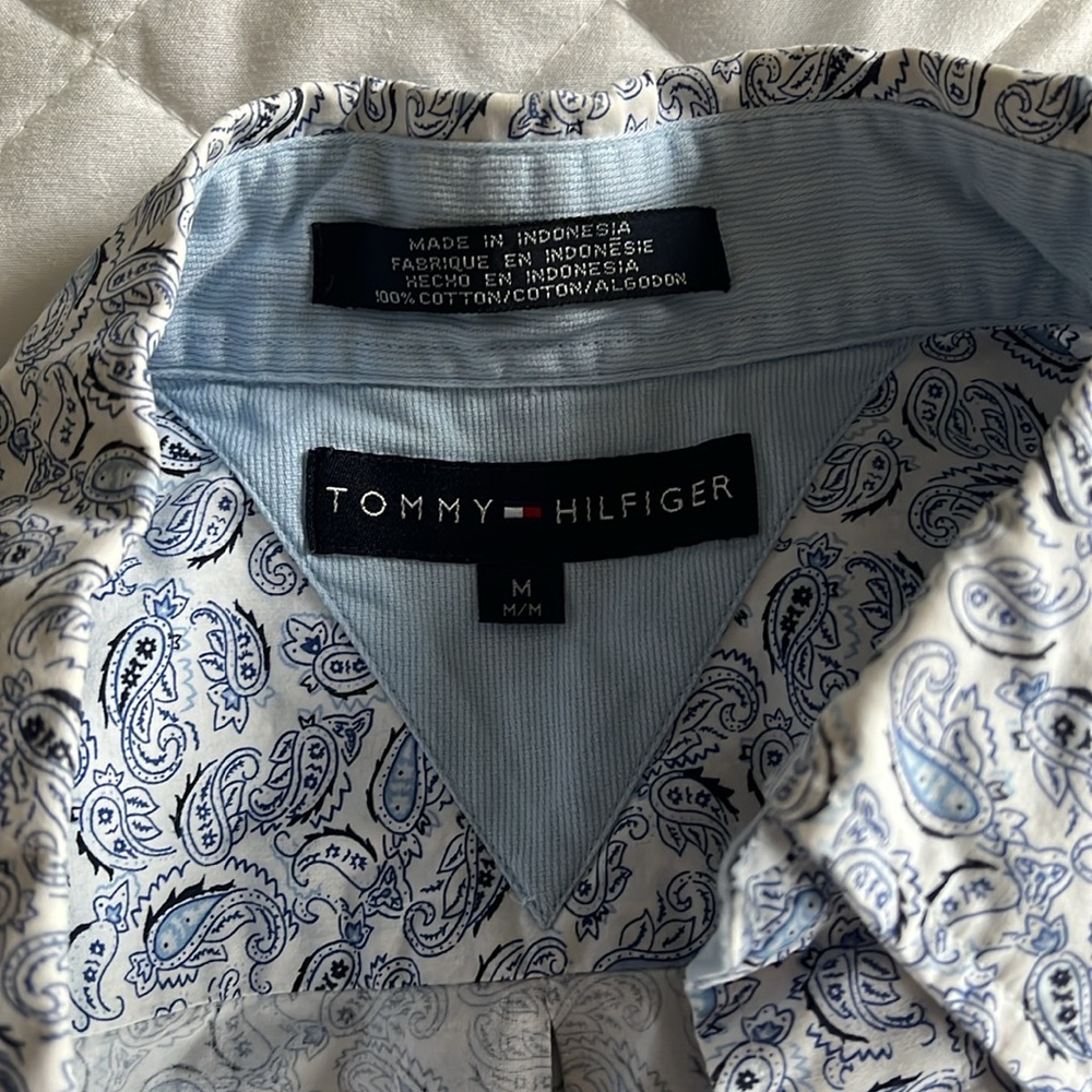 Casual button down shirt. Tommy Hilfiger paisley. 100% cotton. - Picture 2 of 4
